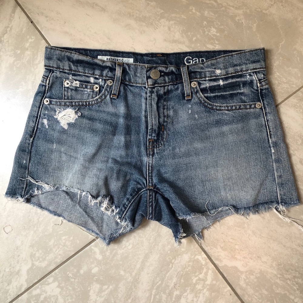 Gap “girlfriend” shorts size 24